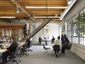 從機(jī)油到咖啡香 汽車(chē)修理廠的工業(yè)風(fēng)創(chuàng)業(yè)空間蛻變記